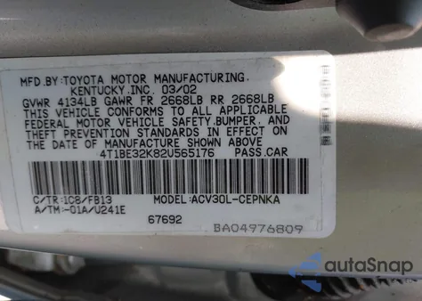 2002 Toyota Camry Le z USA, uszkodzony, nr VIN 4T1BE32K82U565176